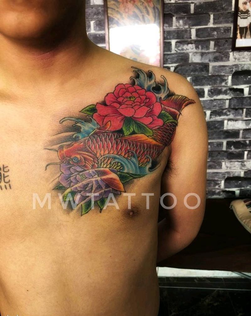 鲫鱼纹身图片_胸部新传统纹身图案