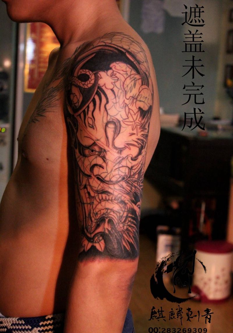 大臂遮盖过肩龙纹身图片