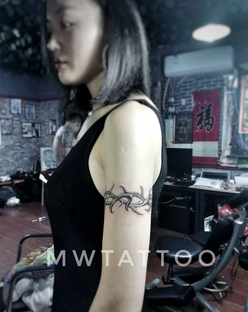 荆棘环纹身图片