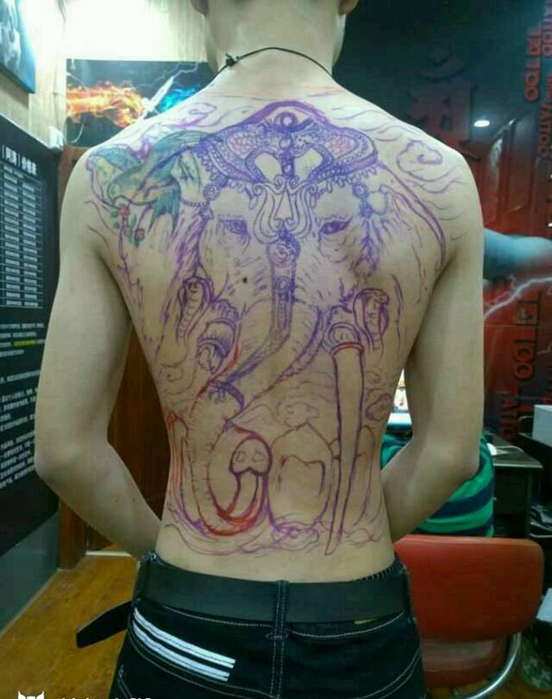 新年财神到 象神遮盖燕子走起纹身图片_背部传统纹身图案