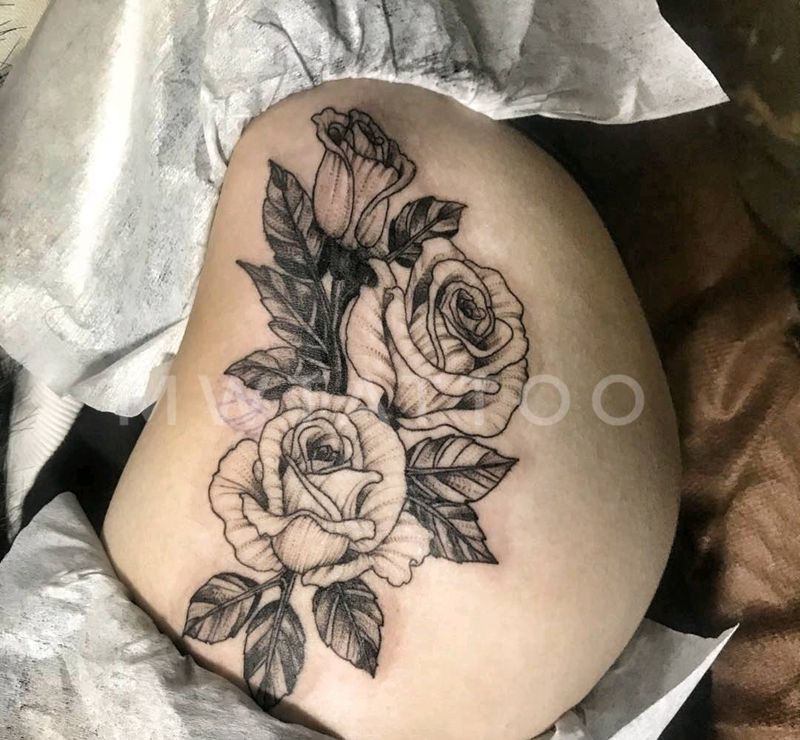 素花玫瑰纹身图片_臀部腰部素花纹身图案