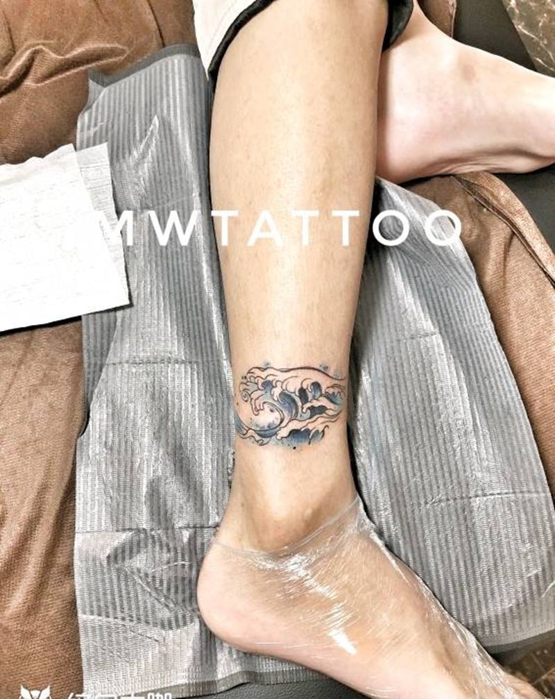 浪纹身图片_腿部新传统纹身图案