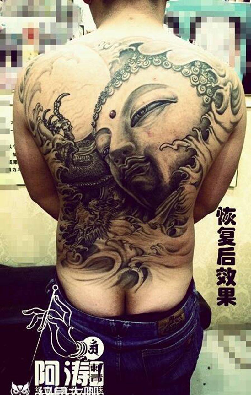 满背佛纹身图片_背部传统人物宗教纹身图案