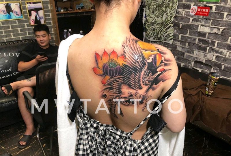 鹤纹身图片_背部遮盖纹身图案