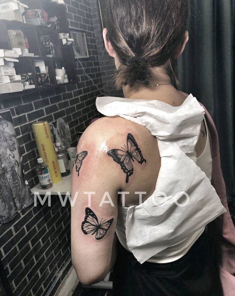 蝴蝶纹身图片_肩部手臂纹身图案