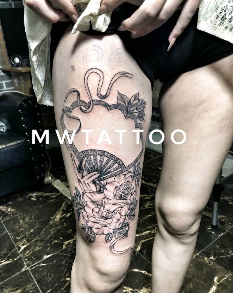 扇子素花纹身图片_腿部纹身图案