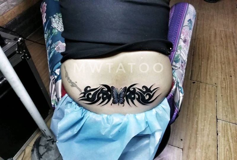 腰花纹身图片_腰部臀部纹身图案