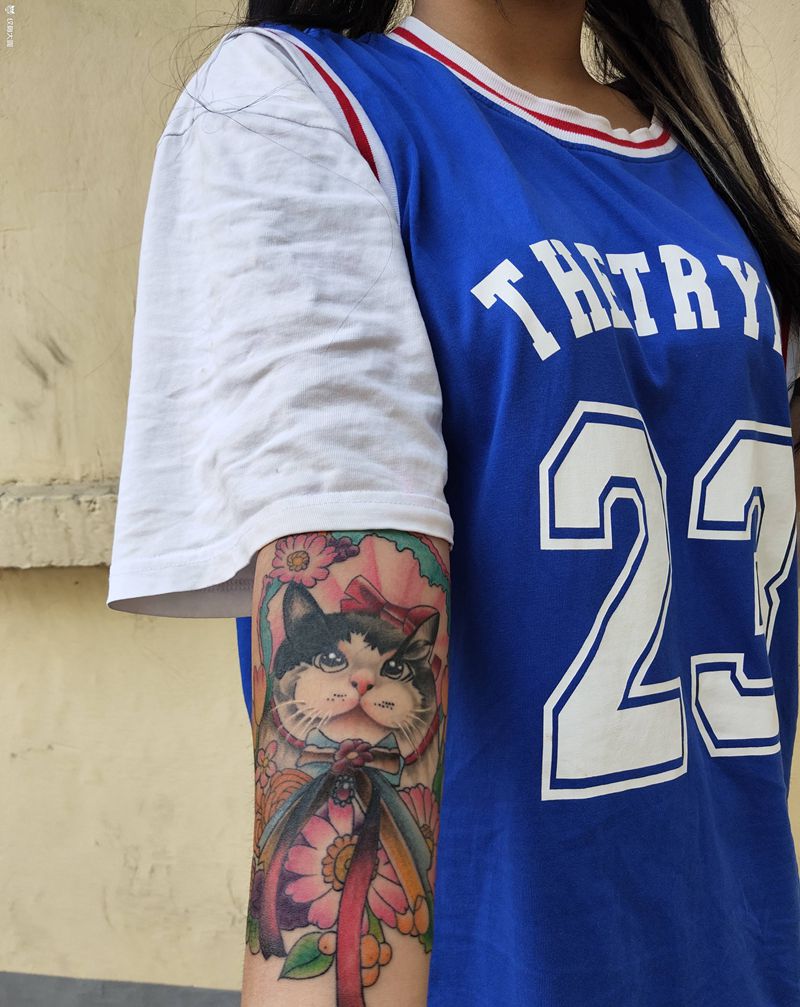 猫咪纹身图片_手臂水彩New School纹身图案