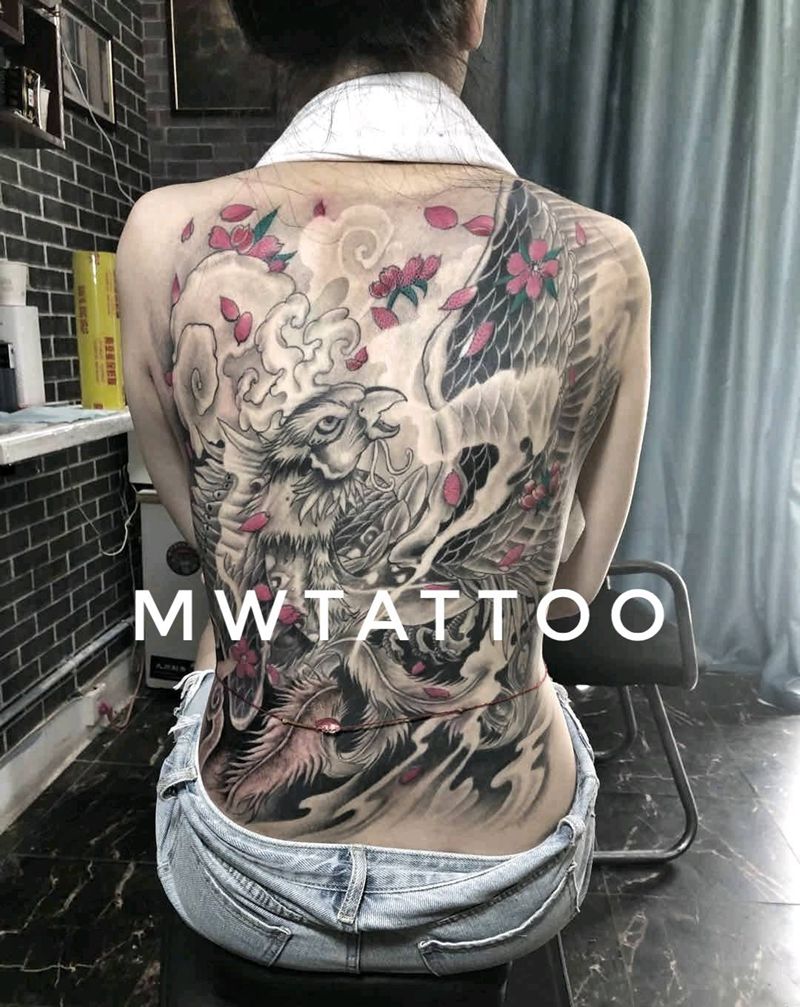 凤凰纹身图片_背部新传统纹身图案