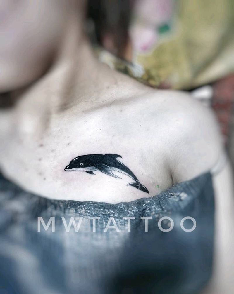 小海豚纹身图片_胸部遮盖纹身图案