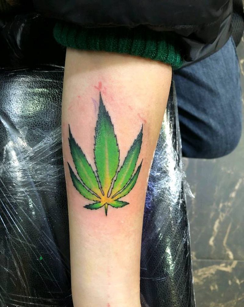 枫叶纹身图片_手部手臂Old SchoolNew School纹身图案