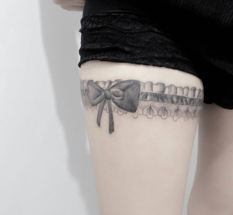 蕾丝纹身图片_腿部纹身图案