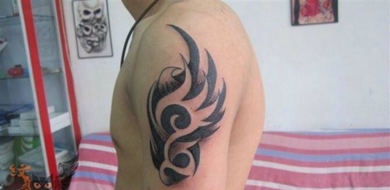 图腾纹身图片_图腾传统肩部成品纹身图案