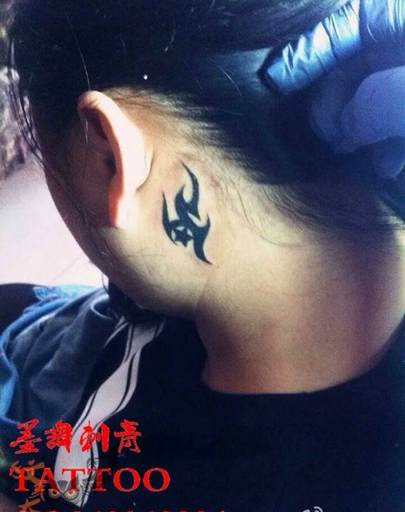 图腾纹身图片_原创清新颈部成品纹身图案