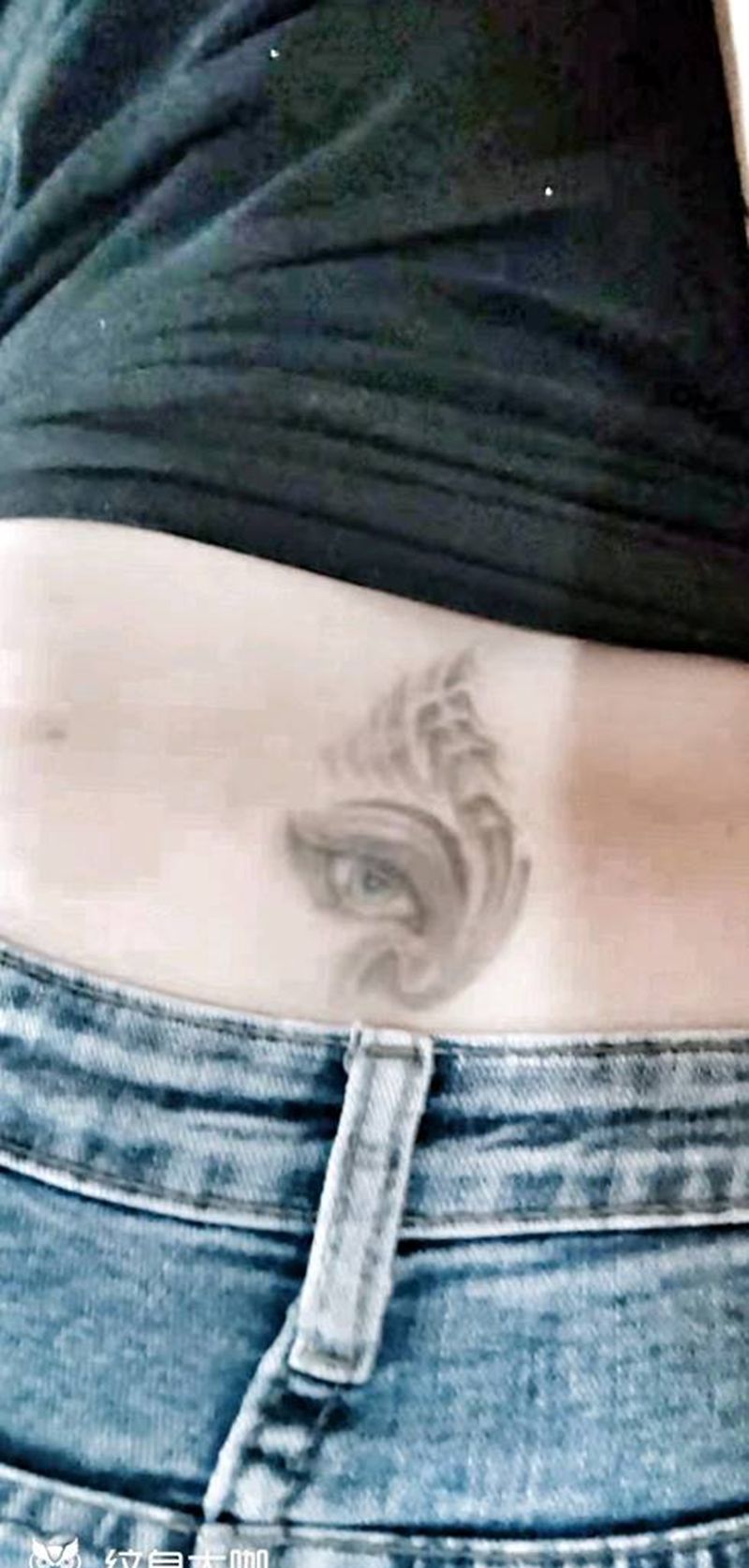 鱼纹身图片_腰部新传统纹身图案