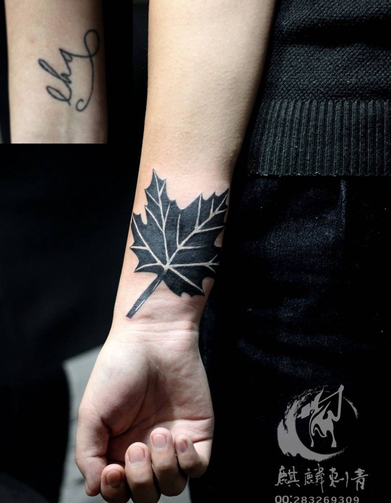 枫叶纹身图片_成品手臂植物黑灰遮盖纹身图案