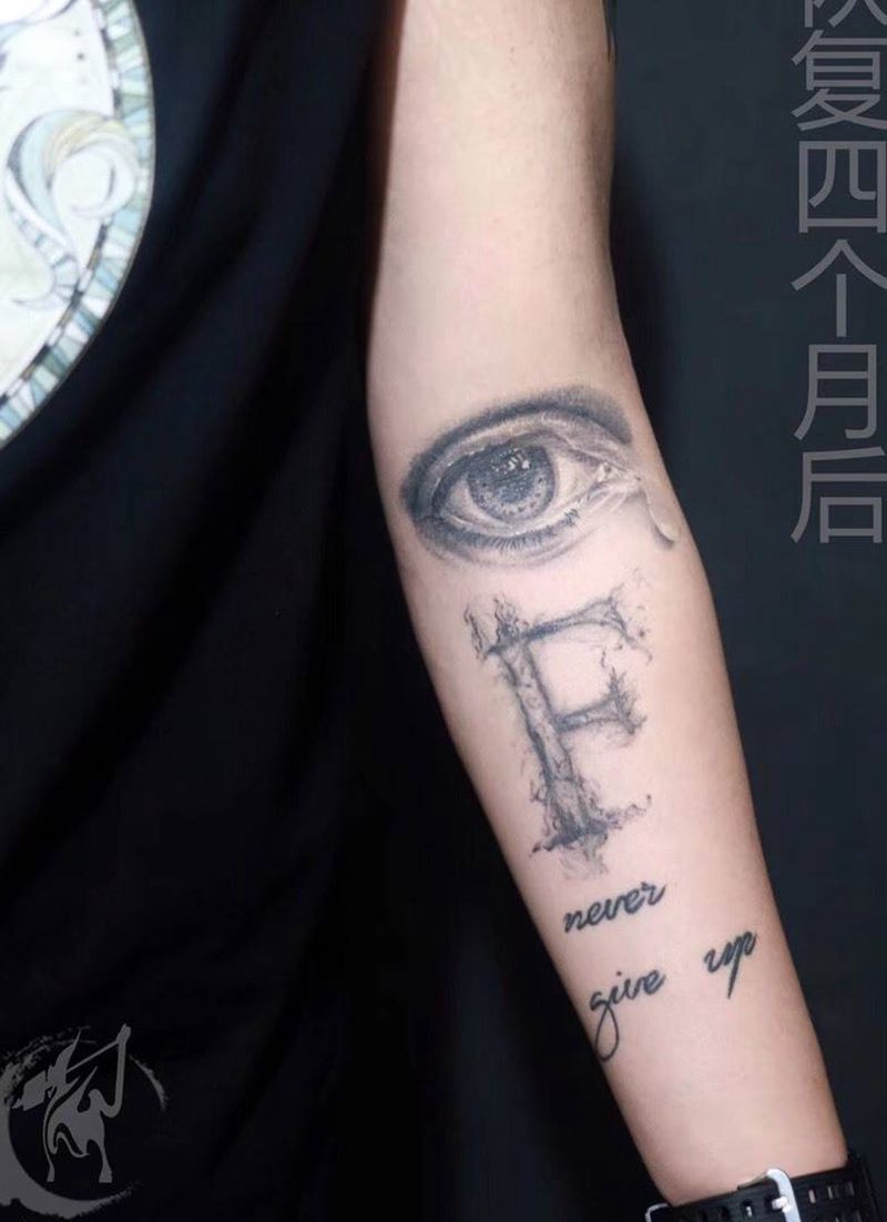 小臂恢复后纹身图片_成品手臂传统黑灰简约字符纹身图案