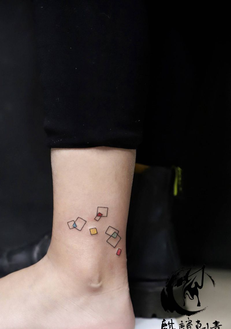 几何小方块纹身图片_脚部几何小清新纹身图案