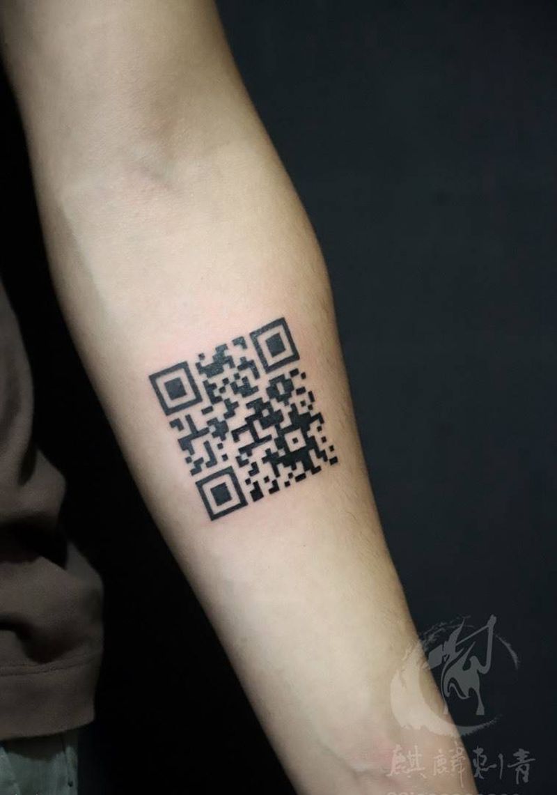 二维码纹身纹身图片_成品手臂传统原创简约黑灰纹身图案