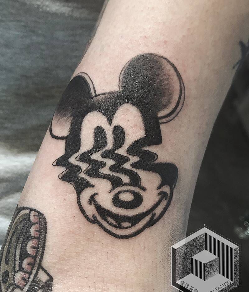 迷幻米奇【手稿上身】纹身图片_手臂Old School几何纹身图案