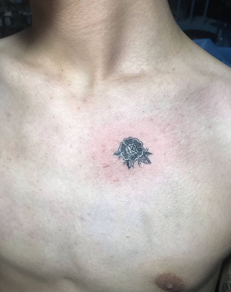 花纹身图片_胸部纹身图案