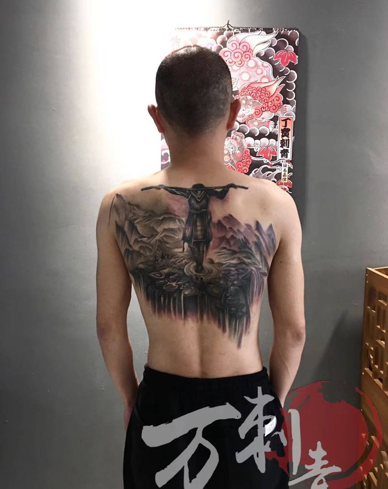 至尊宝纹身图片_背部新传统至尊宝纹身图案