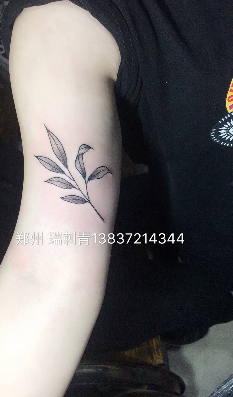 叶子纹身图片_手臂点刺纹身图案