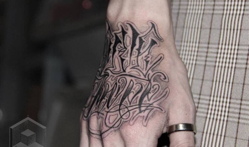 花体字手部纹身图片_手部纹身图案