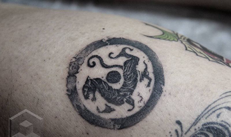 原创石雕虎符纹身图片_脚部图腾纹身图案