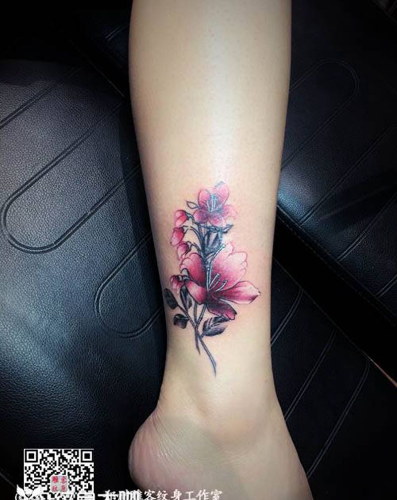 女士脚脖纹身图纹身图片_腿部水彩纹身图案