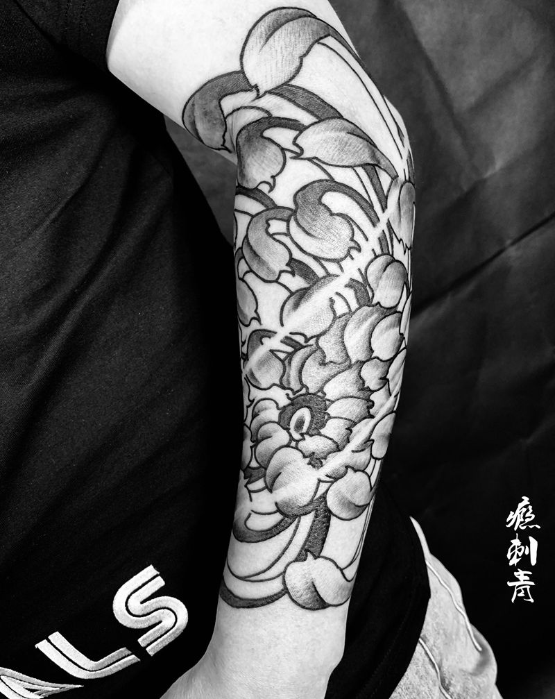 菊花纹身图片_手臂纹身图案