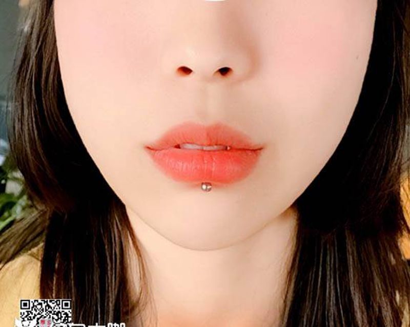 人体穿空唇钉纹身图片_人体穿孔纹身图案