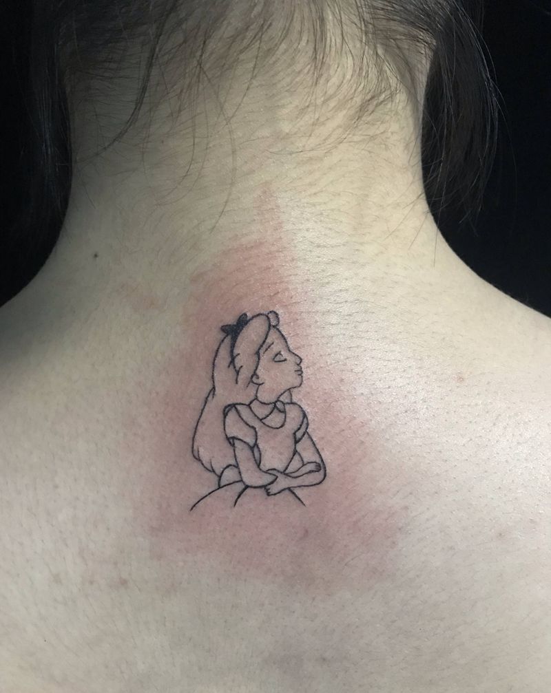 小女孩子纹身图片_颈部纹身图案