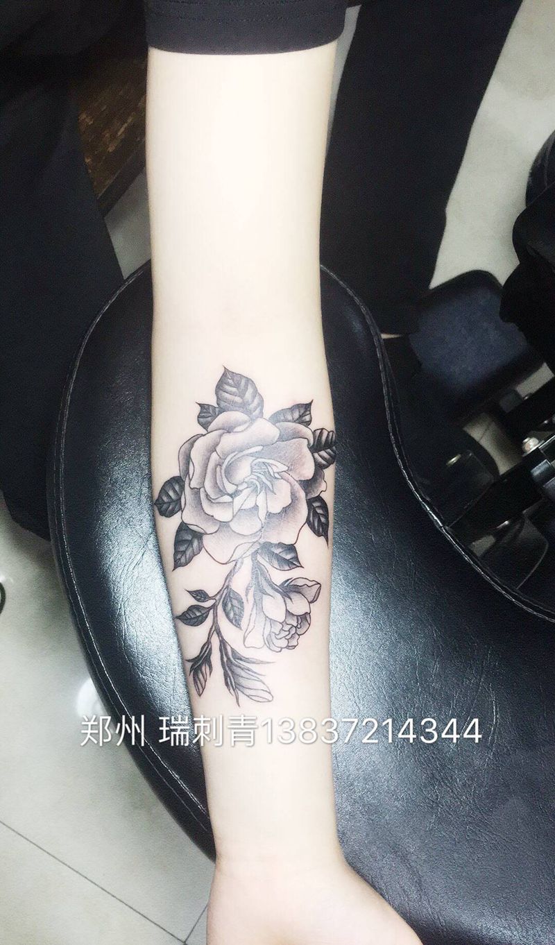 栀子花纹身图片_手臂纹身图案