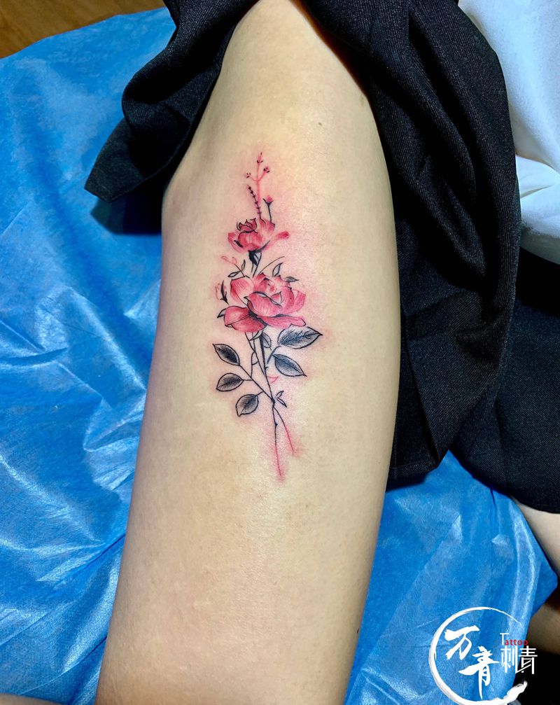 花纹身图片_臀部手臂水彩水彩花纹身图案