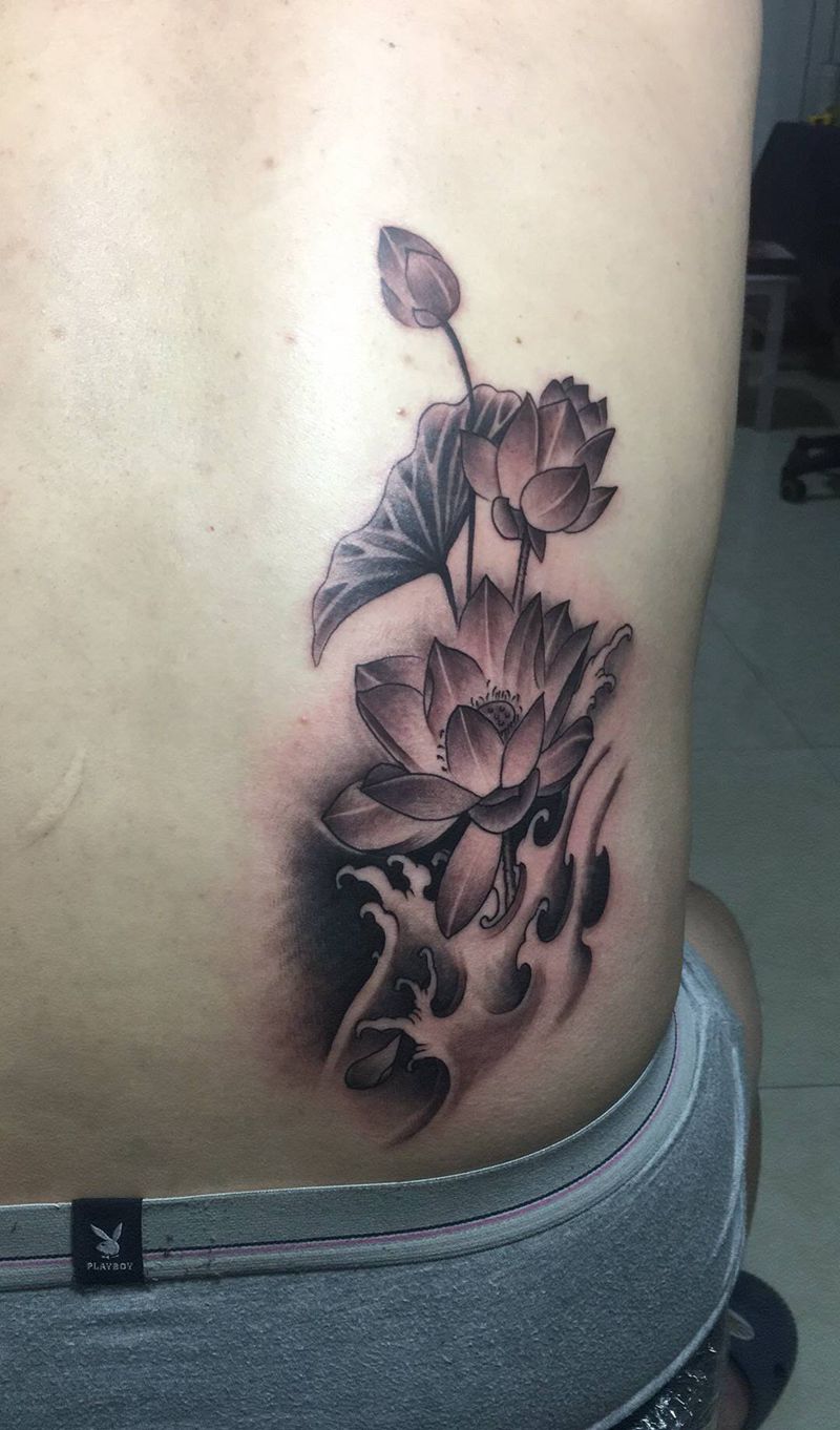 爱莲说纹身图片_背部纹身图案