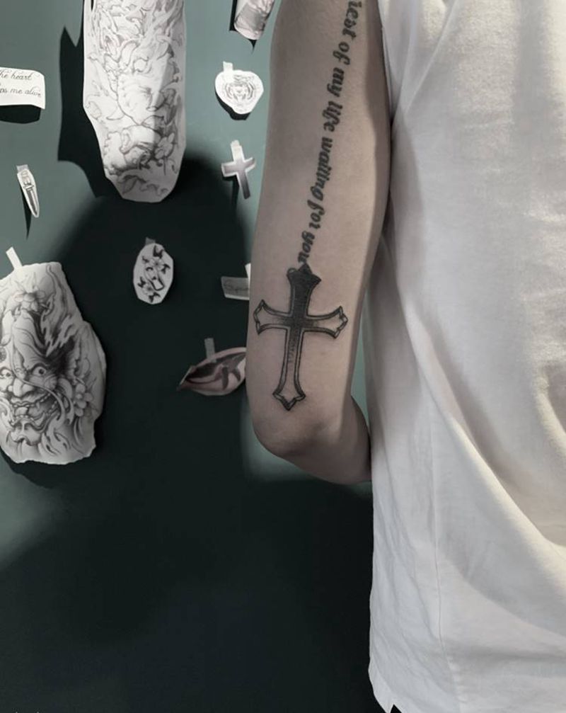 十字架纹身图片_手臂几何十字架纹身图案