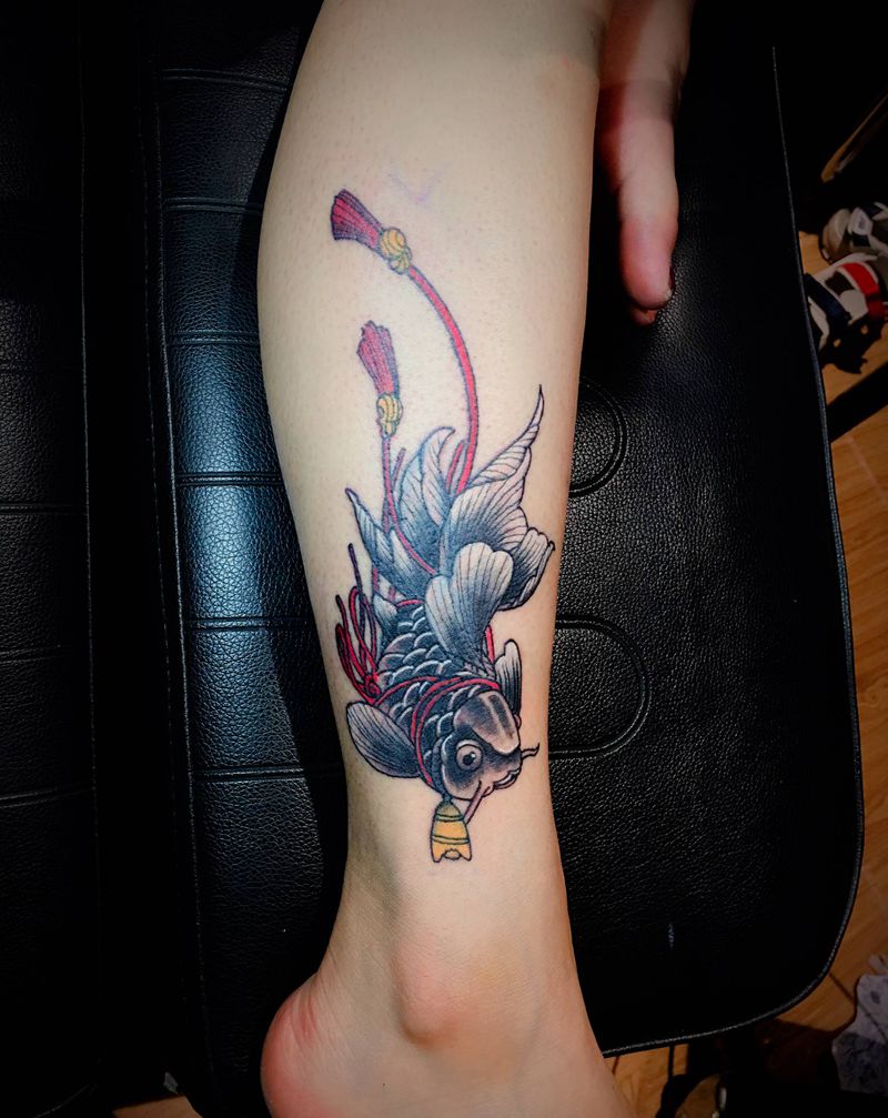 鲤鱼纹身图片_脚部新传统纹身图案