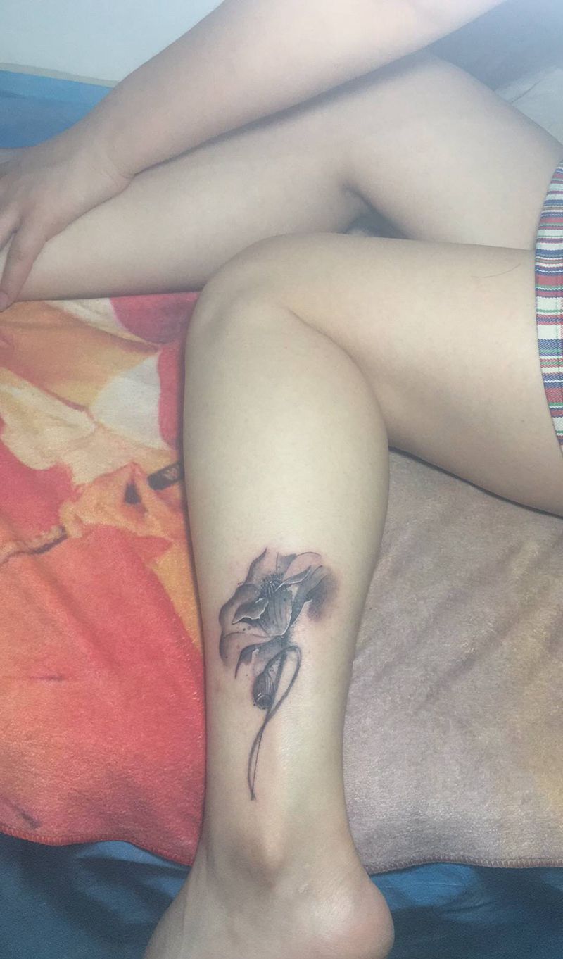 水墨写意茵粟花纹身图片_腿部水墨纹身图案