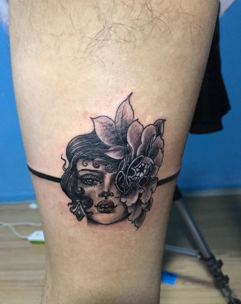 女孩与腿环纹身图片