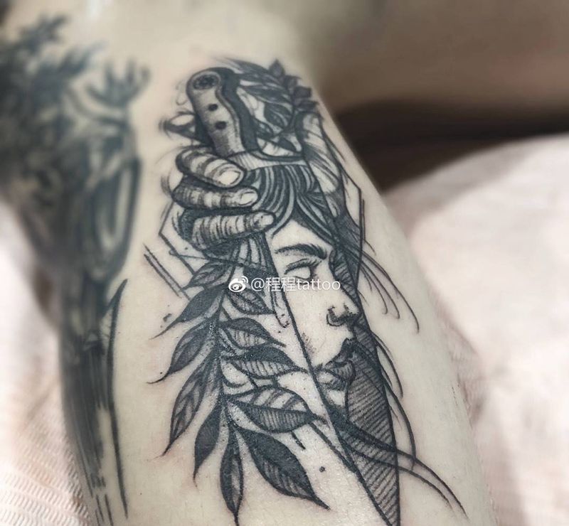 刀妹纹身图片_手臂点刺几何纹身图案