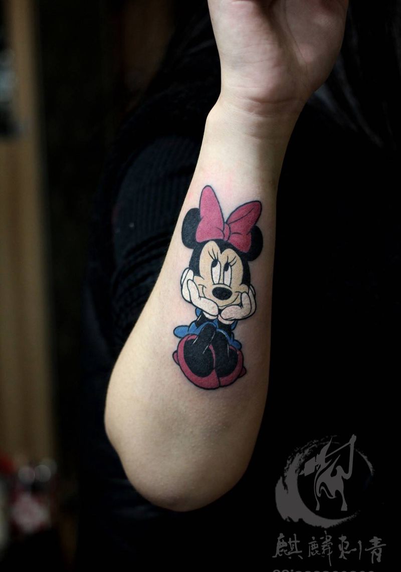 思考的米老鼠纹身图片_成品手臂清新动物卡通彩色动漫纹身图案