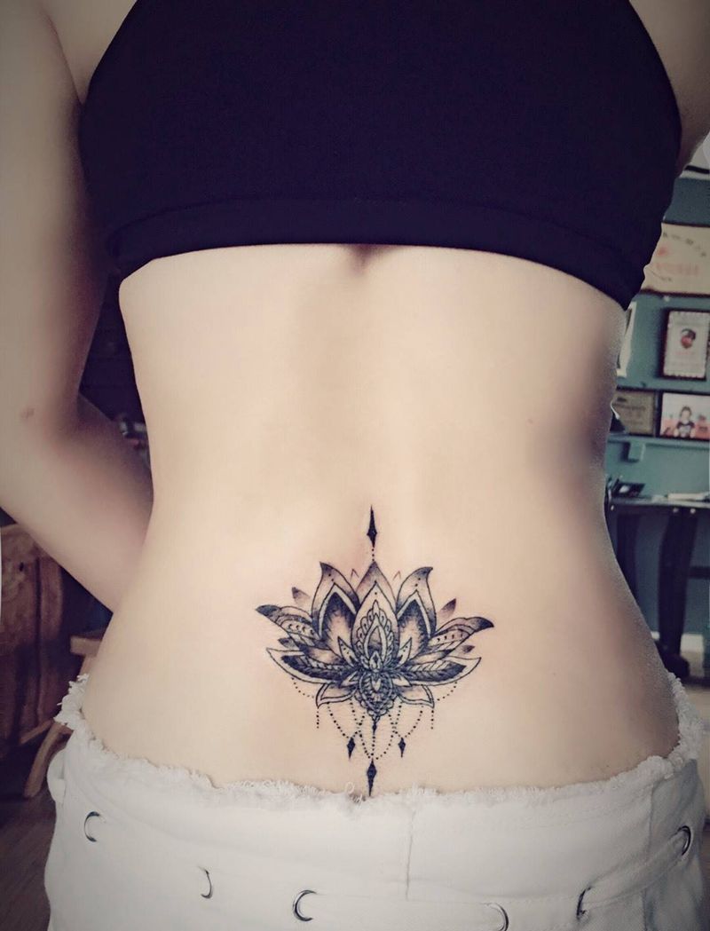 腰花纹身图片_腰部老传统纹身图案