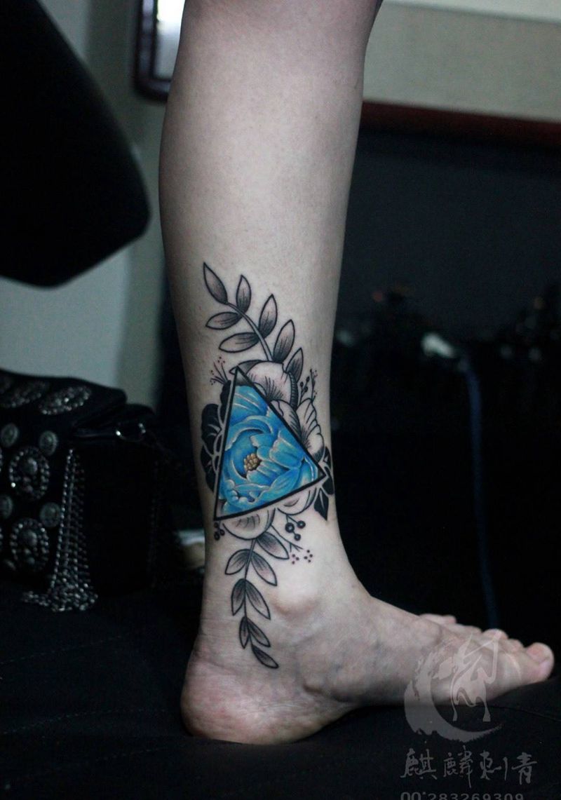 几何玫瑰纹身图片_成品清新腿部几何植物简约彩色纹身图案