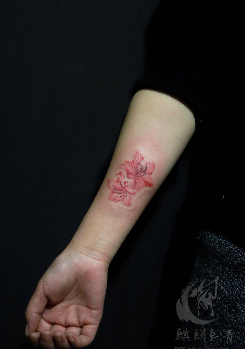 花卉纹身纹身图片_成品手臂清新植物彩色花卉纹身图案