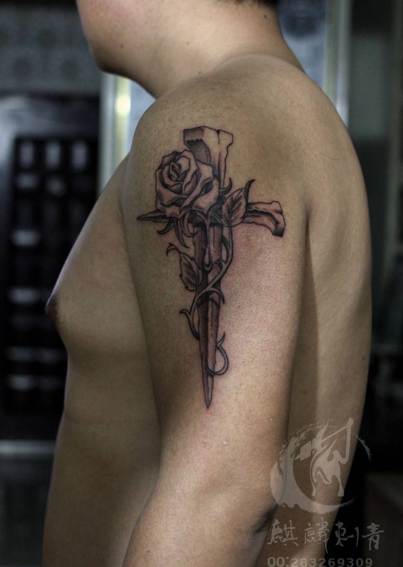 心有猛虎 细嗅蔷薇纹身图片_成品手臂清新植物黑灰纹身图案