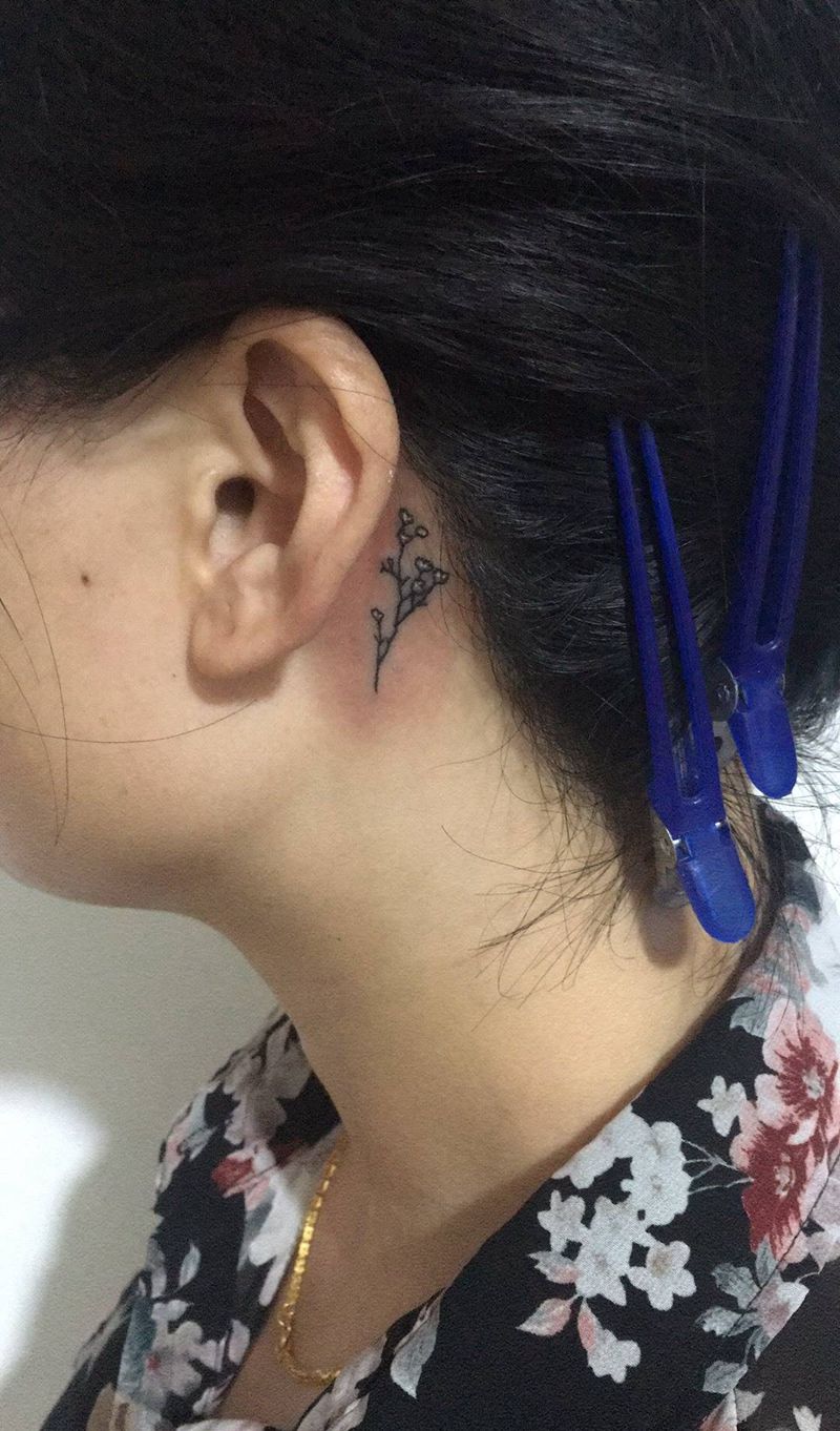 耳后微小刺青纹身图片