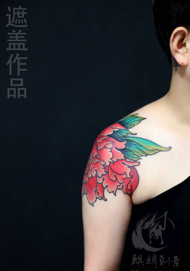 牡丹 肩部遮盖纹身图片_成品肩部传统植物彩色遮盖花卉纹身图案
