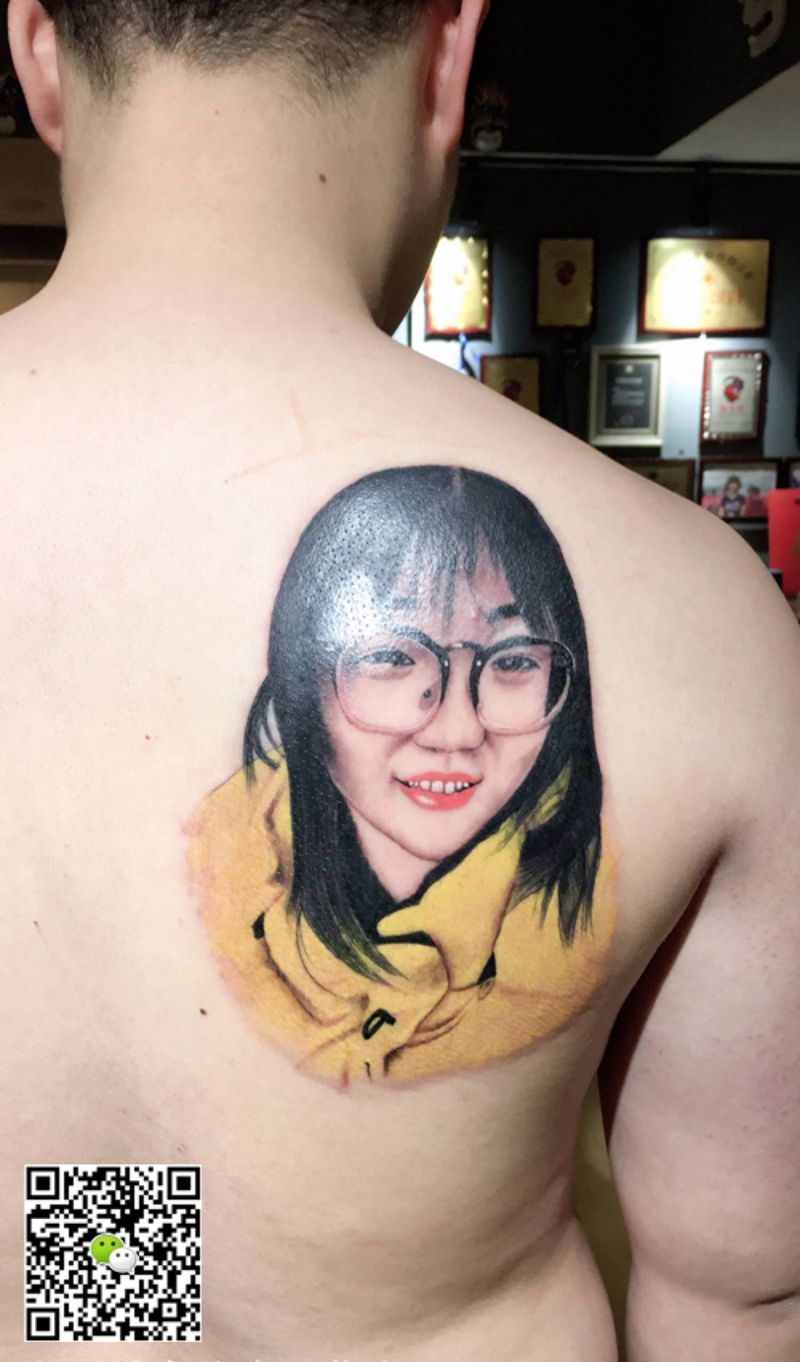 人物肖像纹身图片_背部欧美写实纹身图案