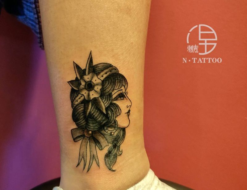 女孩纹身图片_腿部Old School纹身图案